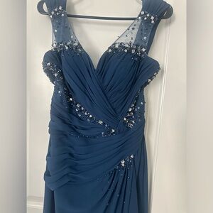 evening gown never worn beautiful mother if the bride/groom gown